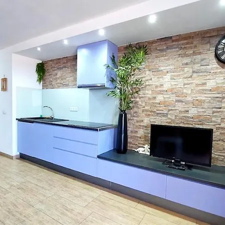 Sea Views - Pool - Top Location - Free Parking